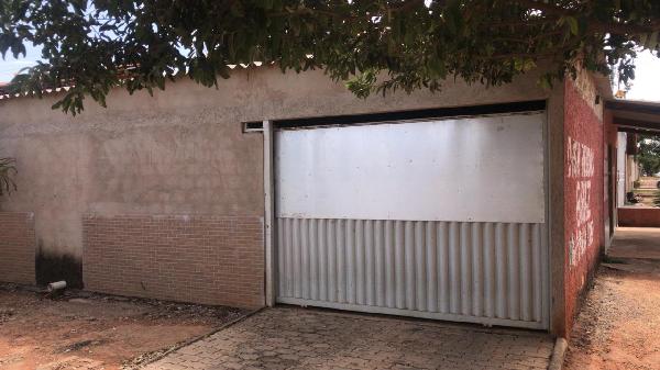 Vende-se em Padre Bernardo-GO  Casa, 69.98 de área privativa, 130.00 de área do terreno,  2_qto(s), a.serv, WC, 1_sala(s), cozinha.