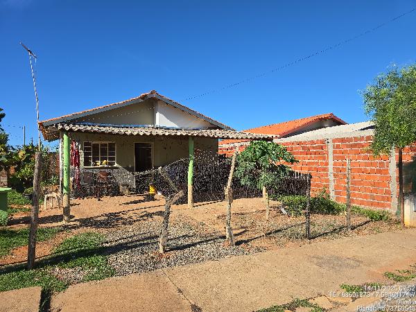 Vende-se em Planaltina-GO  Casa, 42.75 de área total, 42.75 de área privativa, 247.93 de área do terreno,  2_qto(s), a.serv, WC, 1_sala(s), cozinha, Terraco, 1_vaga(s) de garagem.