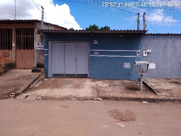 Vende-se em Santo Antonio Do Descoberto-GO  Casa, 112.33 de área total, 67.33 de área privativa, 180.00 de área do terreno,  2_qto(s), a.serv, WC, 1_sala(s), 1 lavabo(s), cozinha.
