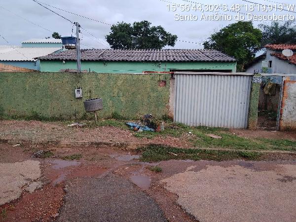 Vende-se em Santo Antonio Do Descoberto-GO  Casa, 105.37 de área total, 105.37 de área privativa, 360.00 de área do terreno,  3_qto(s), varanda, a.serv, WC, 1_sala(s), cozinha.