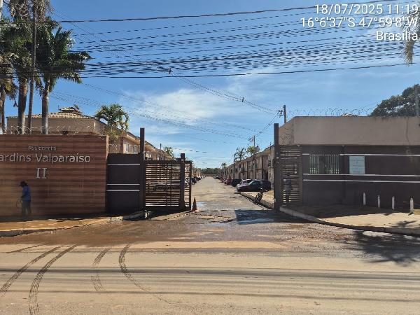 Vende-se em Valparaiso De Goias-GO  apto, 87.64 de área total, 49.99 de área privativa,  2_qto(s), WC, 1_sala(s), cozinha.