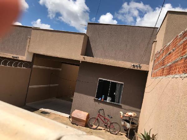 Vende-se em Santo Antonio Do Descoberto-GO  Casa, 65.63 de área privativa, 180.00 de área do terreno,  2_qto(s), a.serv, WC, 1_sala(s), sacada, cozinha, 1_vaga(s) de garagem.