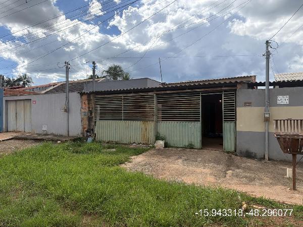 Vende-se em Santo Antonio Do Descoberto-GO  Casa, 59.00 de área total, 59.00 de área privativa, 225.00 de área do terreno,  2_qto(s), varanda, a.serv, WC, 1_sala(s), cozinha, 1_vaga(s) de gara