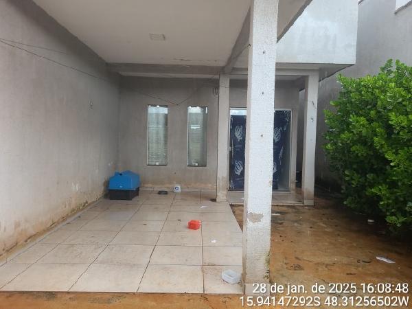 Vende-se em Santo Antonio Do Descoberto-GO  Casa, 80.45 de área total, 80.45 de área privativa, 180.00 de área do terreno,  2_qto(s), a.serv, WC, 1_sala(s), cozinha.