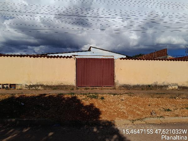 Vende-se em Planaltina-GO  Casa, 55.23 de área privativa, 168.93 de área do terreno,  2_qto(s), varanda, WC, 1_sala(s), cozinha.