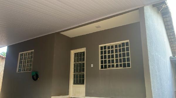 Vende-se em Santo Antonio Do Descoberto-GO  Casa, 114.25 de área total, 65.25 de área privativa, 212.50 de área do terreno,  2_qto(s), varanda, a.serv, WC, 1_sala(s), cozinha.