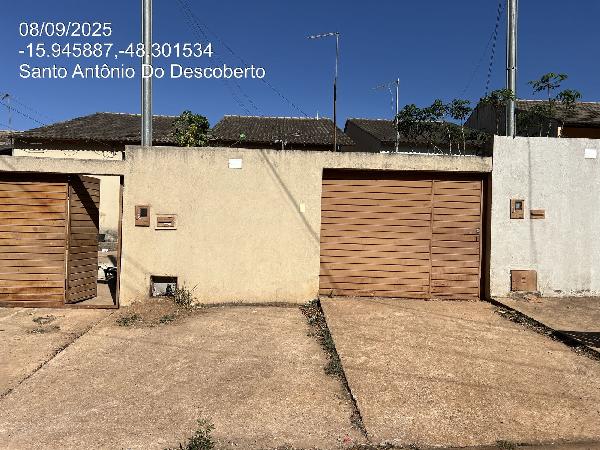 Vende-se em Santo Antonio Do Descoberto-GO  Casa, 61.80 de área total, 61.80 de área privativa, 180.00 de área do terreno,  2_qto(s), varanda, a.serv, WC, 1_sala(s), cozinha.