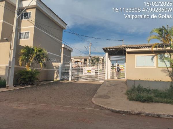 Vende-se em Valparaiso De Goias-GO  apto, 104.67 de área total, 48.90 de área privativa,  2_qto(s), a.serv, WC, 1_sala(s), cozinha, 1_vaga(s) de garagem.