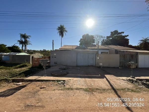 Vende-se em Santo Antonio Do Descoberto-GO  Casa, 67.42 de área total, 67.42 de área privativa, 571.86 de área do terreno,  2_qto(s), varanda, a.serv, WC, 1_sala(s), cozinha.