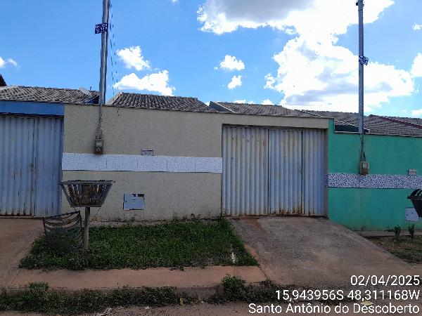 Vende-se em Santo Antonio Do Descoberto-GO  Casa, 63.00 de área total, 63.00 de área privativa, 180.00 de área do terreno,  2_qto(s), varanda, a.serv, WC, 1_sala(s), cozinha.