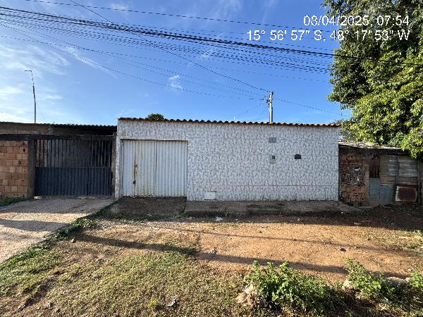 Vende-se em Santo Antonio Do Descoberto-GO  Casa, 52.20 de área total, 52.20 de área privativa, 240.00 de área do terreno,  2_qto(s), a.serv, WC, 1_sala(s), cozinha.