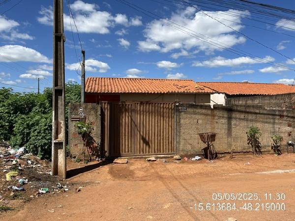 Vende-se em Padre Bernardo-GO  Casa, 69.89 de área total, 69.89 de área privativa, 250.00 de área do terreno,  3_qto(s), varanda, a.serv, WC, 1_sala(s), cozinha.