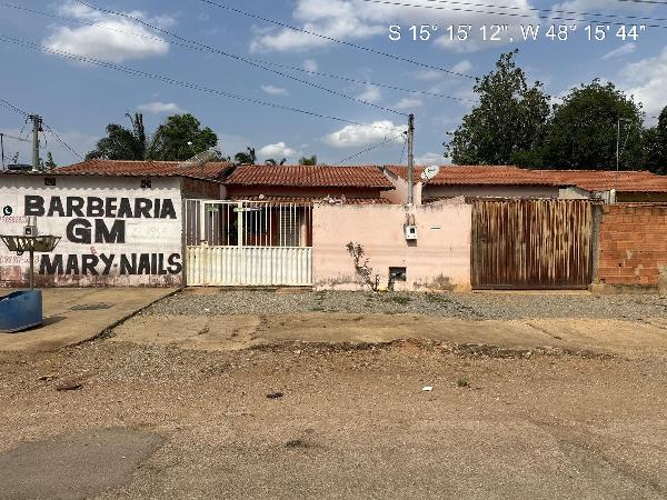 Vende-se em Padre Bernardo-GO  Casa, 61.88 de área privativa, 195.00 de área do terreno,  2_qto(s), varanda, a.serv, WC, 1_sala(s), cozinha.