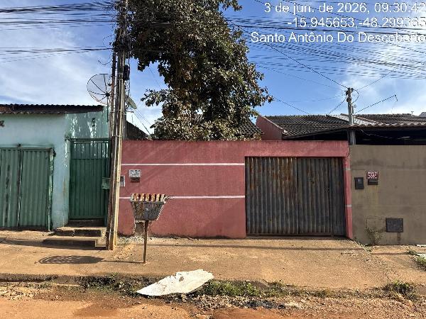 Vende-se em Santo Antonio Do Descoberto-GO  Casa, 63.00 de área total, 63.00 de área privativa, 180.00 de área do terreno,  2_qto(s), varanda, a.serv, WC, 1_sala(s), cozinha.