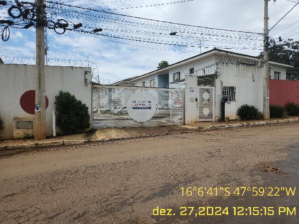 Vende-se em Valparaiso De Goias-GO  apto, 49.95 de área privativa,  2_qto(s), a.serv, WC, 1_sala(s), cozinha.