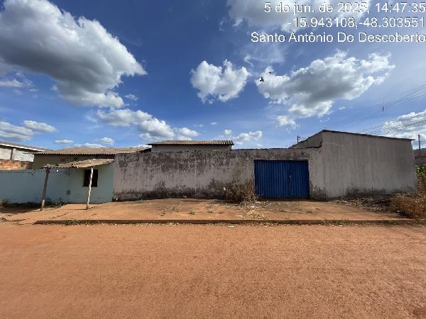 Vende-se em Santo Antonio Do Descoberto-GO  Casa, 65.07 de área total, 65.07 de área privativa, 203.00 de área do terreno,  3_qto(s), varanda, a.serv, WC, 1_sala(s), cozinha.