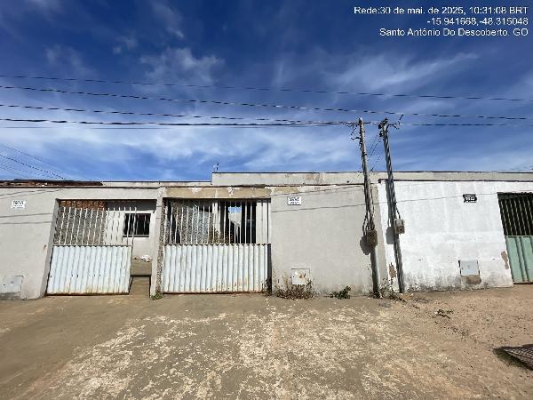 Vende-se em Santo Antonio Do Descoberto-GO  Casa, 69.98 de área total, 69.98 de área privativa, 153.00 de área do terreno,  2_qto(s), WC, 1_sala(s), cozinha, 1_vaga(s) de garagem.