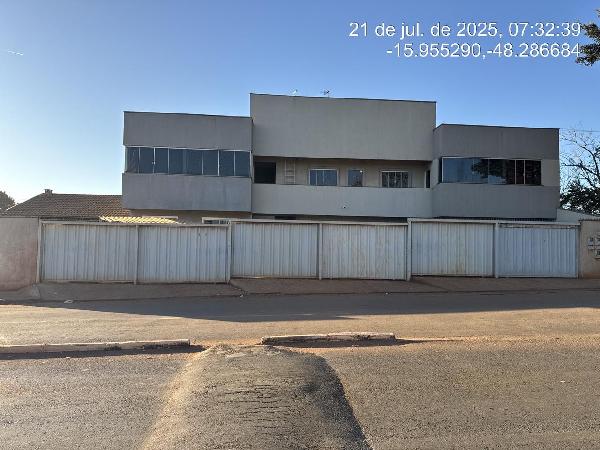 Vende-se em Santo Antonio Do Descoberto-GO  apto, 54.30 de área total, 54.30 de área privativa,  2_qto(s), a.serv, WC, 1_sala(s), cozinha, 1_vaga(s) de garagem.