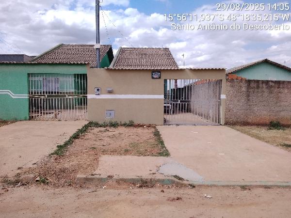 Vende-se em Santo Antonio Do Descoberto-GO  Casa, 63.00 de área total, 63.00 de área privativa, 180.00 de área do terreno,  2_qto(s), varanda, a.serv, WC, 1_sala(s), cozinha.