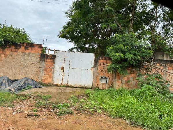 Vende-se em Santo Antonio Do Descoberto-GO  Casa, 69.31 de área total, 69.31 de área privativa, 360.00 de área do terreno,  2_qto(s), a.serv, WC, 1_sala(s), cozinha.
