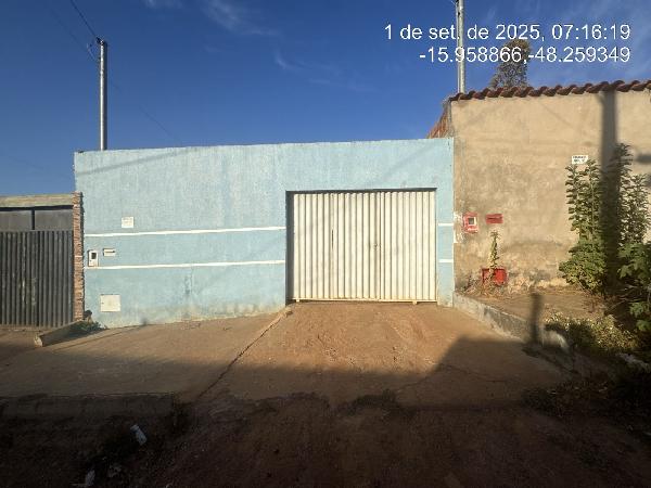 Vende-se em Santo Antonio Do Descoberto-GO  Casa, 57.77 de área total, 57.77 de área privativa, 180.00 de área do terreno,  2_qto(s), a.serv, WC, 1_sala(s), cozinha.