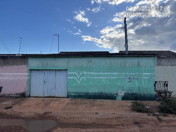 Vende-se em Santo Antonio Do Descoberto-GO  Casa, 70.00 de área total, 70.00 de área privativa, 186.66 de área do terreno,  2_qto(s), a.serv, WC, 1_sala(s), cozinha.