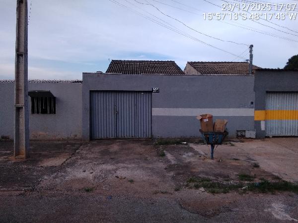 Vende-se em Santo Antonio Do Descoberto-GO  Casa, 69.93 de área total, 69.93 de área privativa, 225.00 de área do terreno,  2_qto(s), a.serv, WC, 1_sala(s), cozinha.