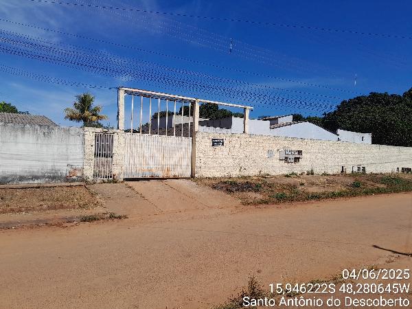 Vende-se em Santo Antonio Do Descoberto-GO  Casa, 174.19 de área total, 46.87 de área privativa, 200.26 de área do terreno,  2_qto(s), a.serv, WC, 1_sala(s), cozinha.