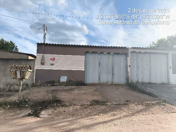 Vende-se em Santo Antonio Do Descoberto-GO  Casa, 67.01 de área total, 67.01 de área privativa, 180.00 de área do terreno,  2_qto(s), varanda, a.serv, WC, 1_sala(s), cozinha, 1_vaga(s) de gara