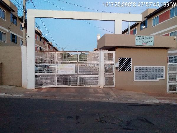 Vende-se em Valparaiso De Goias-GO  apto, 51.53 de área total, 47.03 de área privativa,  2_qto(s), a.serv, WC, 1_sala(s), cozinha, 1_vaga(s) de garagem.
