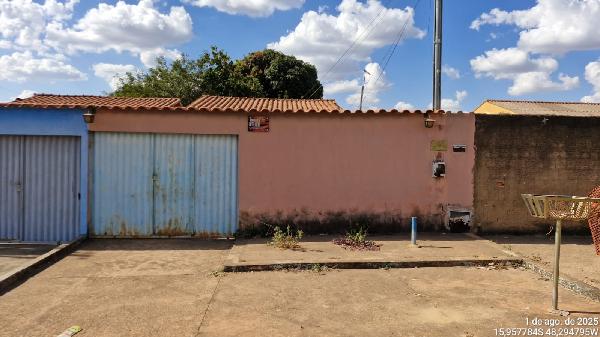 Vende-se em Santo Antonio Do Descoberto-GO  Casa, 62.28 de área total, 62.28 de área privativa, 225.00 de área do terreno,  2_qto(s), varanda, a.serv, WC, 1_sala(s), cozinha.