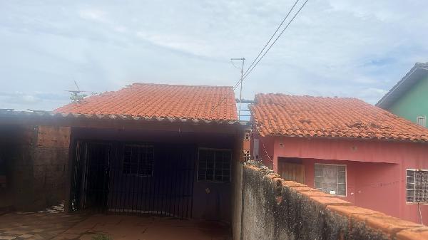 Vende-se em Santo Antonio Do Descoberto-GO  Casa, 69.03 de área total, 64.00 de área privativa, 180.00 de área do terreno,  2_qto(s), a.serv, WC, 1_sala(s), cozinha, 1_vaga(s) de garagem.