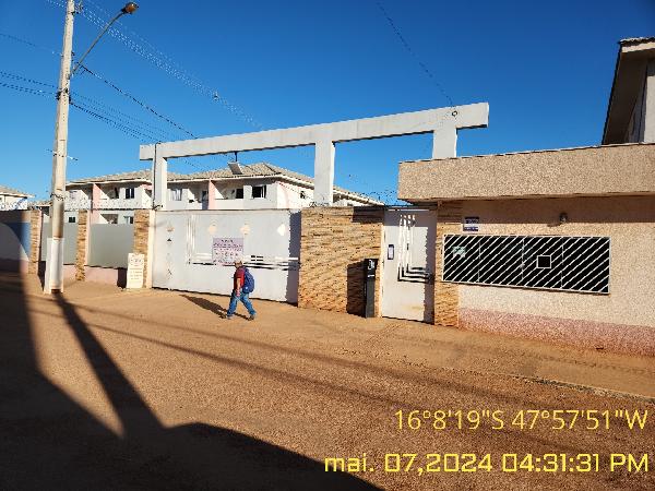 Vende-se em Valparaiso De Goias-GO  apto, 50.14 de área privativa,  2_qto(s), a.serv, WC, 1_sala(s), cozinha.