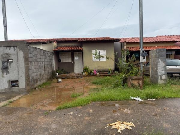 Vende-se em Padre Bernardo-GO  Casa, 62.77 de área total, 62.77 de área privativa, 195.00 de área do terreno,  2_qto(s), a.serv, WC, 1_sala(s), cozinha, 1_vaga(s) de garagem.