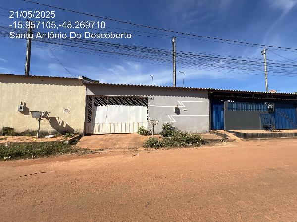 Vende-se em Santo Antonio Do Descoberto-GO  Casa, 107.00 de área total, 53.41 de área privativa, 223.63 de área do terreno.