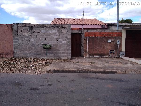 Vende-se em Padre Bernardo-GO  Casa, 69.34 de área total, 69.34 de área privativa, 180.00 de área do terreno,  2_qto(s), varanda, a.serv, WC, 1_sala(s), cozinha.