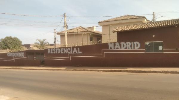 Vende-se em Valparaiso De Goias-GO  apto, 111.67 de área total, 46.32 de área privativa,  2_qto(s), a.serv, WC, 1_sala(s), cozinha, 1_vaga(s) de garagem.