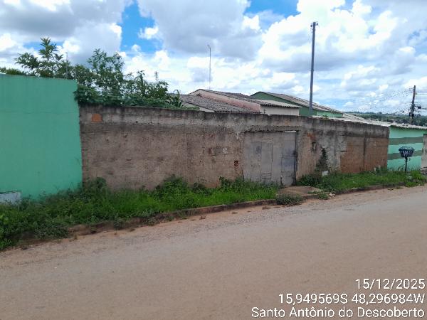 Vende-se em Santo Antonio Do Descoberto-GO  Casa, 69.08 de área total, 60.46 de área privativa, 228.30 de área do terreno,  2_qto(s), varanda, WC, 1_sala(s), cozinha.