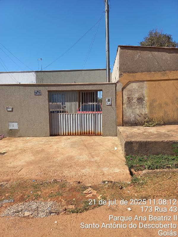 Vende-se em Santo Antonio Do Descoberto-GO  Casa, 65.02 de área total, 65.02 de área privativa, 180.00 de área do terreno,  2_qto(s), a.serv, WC, 1_sala(s), cozinha, 1_vaga(s) de garagem.