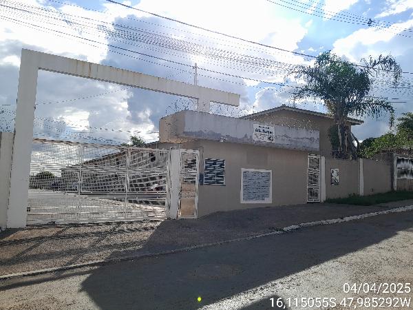 Vende-se em Valparaiso De Goias-GO  apto, 93.43 de área total, 43.13 de área privativa,  2_qto(s), a.serv, WC, 1_sala(s), cozinha, 1_vaga(s) de garagem.
