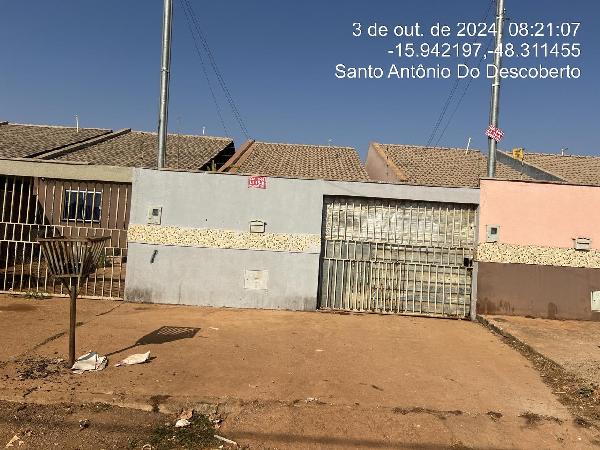 Vende-se em Santo Antonio Do Descoberto-GO  Casa, 63.00 de área privativa, 180.00 de área do terreno,  2_qto(s), varanda, a.serv, WC, 1_sala(s), cozinha.