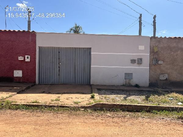Vende-se em Santo Antonio Do Descoberto-GO  Casa, 69.50 de área total, 69.50 de área privativa, 180.00 de área do terreno,  2_qto(s), varanda, WC, 1_sala(s), cozinha.