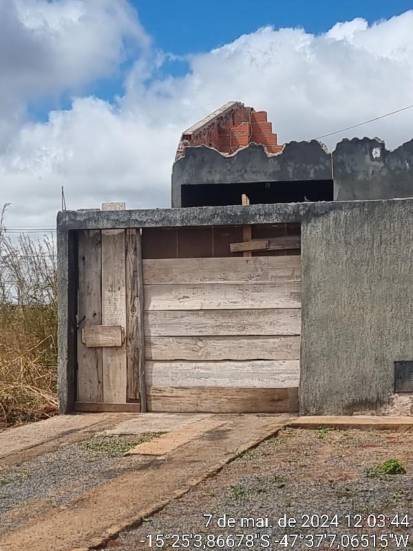 Vende-se em Planaltina-GO  Casa, 54.86 de área total, 54.86 de área privativa, 180.00 de área do terreno,  2_qto(s), a.serv, WC, 1_sala(s), cozinha, 1_vaga(s) de garagem.