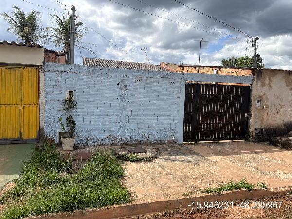 Vende-se em Santo Antonio Do Descoberto-GO  Casa, 59.00 de área total, 59.00 de área privativa, 225.00 de área do terreno,  2_qto(s), varanda, a.serv, WC, 1_sala(s), cozinha.