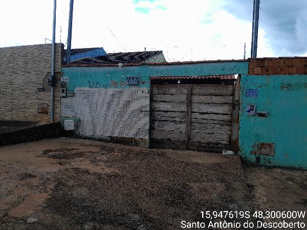 Vende-se em Santo Antonio Do Descoberto-GO  Casa, 69.75 de área privativa, 180.00 de área do terreno,  2_qto(s), varanda, a.serv, WC, 1_sala(s), cozinha, 2_vaga(s) de garagem.