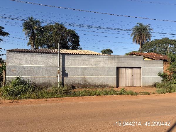 Vende-se em Santo Antonio Do Descoberto-GO  Casa, 66.24 de área total, 66.24 de área privativa, 204.50 de área do terreno,  2_qto(s), varanda, a.serv, WC, 1_sala(s), cozinha.
