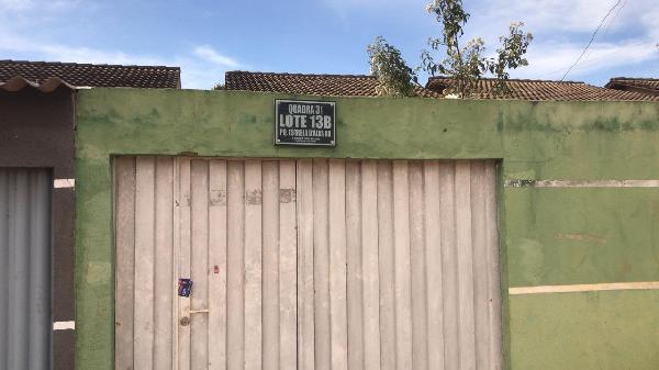 Vende-se em Santo Antonio Do Descoberto-GO  Casa, 68.98 de área total, 68.98 de área privativa, 180.00 de área do terreno,  2_qto(s), varanda, a.serv, WC, 1_sala(s), cozinha.