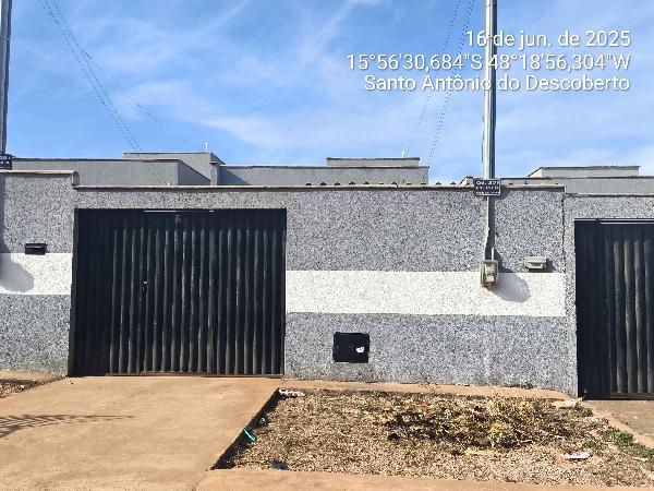 Vende-se em Santo Antonio Do Descoberto-GO  Casa, 69.70 de área total, 69.70 de área privativa, 180.00 de área do terreno,  3_qto(s), varanda, a.serv, WC, 1_sala(s), cozinha.