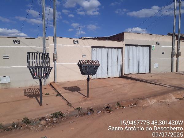 Vende-se em Santo Antonio Do Descoberto-GO  Casa, 69.95 de área total, 69.95 de área privativa, 150.00 de área do terreno,  2_qto(s), a.serv, WC, 1_sala(s), cozinha, 1_vaga(s) de garagem.