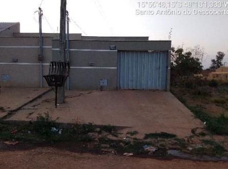 Vende-se em Santo Antonio Do Descoberto-GO  Casa, 69.70 de área privativa, 180.00 de área do terreno,  2_qto(s), a.serv, WC, 1_sala(s), cozinha.